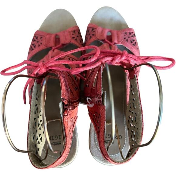 NWOT Earth Origins Carey Block Heel Perforated Strappy Sandals Bright Coral 9 - Picture 9 of 15